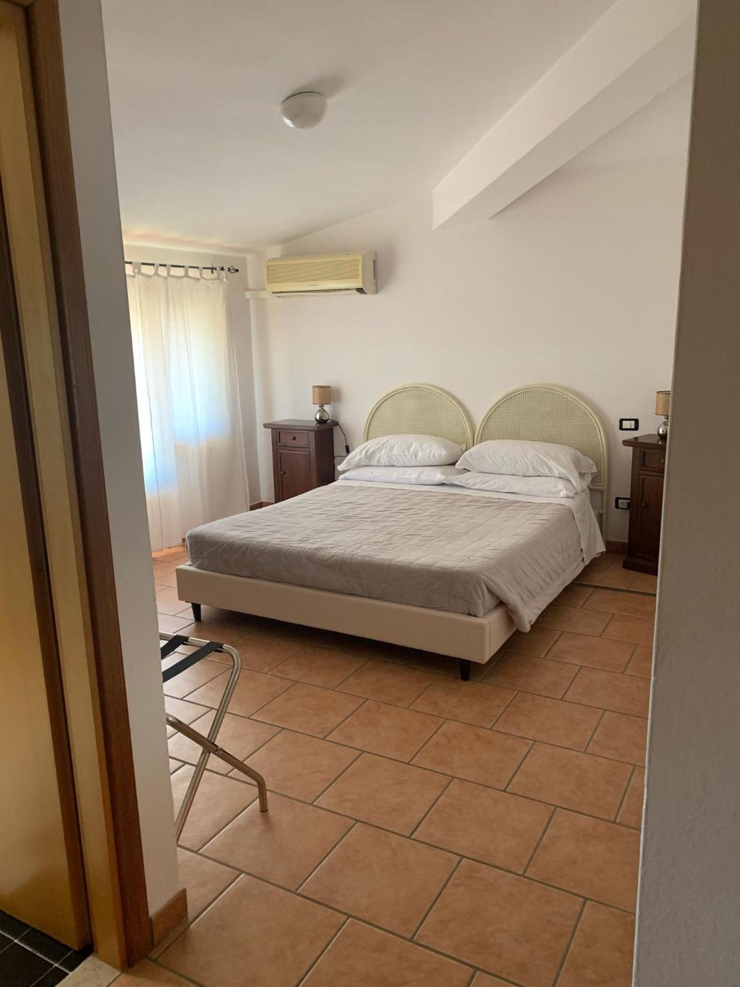 Albergo Ristorante Locanda Rosella Giba Buitenkant foto